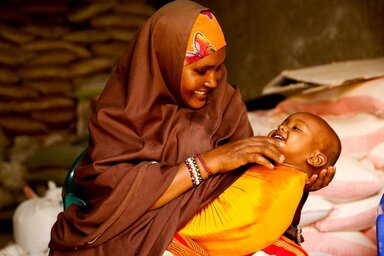 Photo: WFP/Gabrielle Menezes Malyun Abdullai Abdi is the breadwinner for her family of ten. Malyun and her family moved from a rural area in Somalia to the Kaharey camp for internally displaced people (IDPs) in Dolow after all their livestock died due to drought.