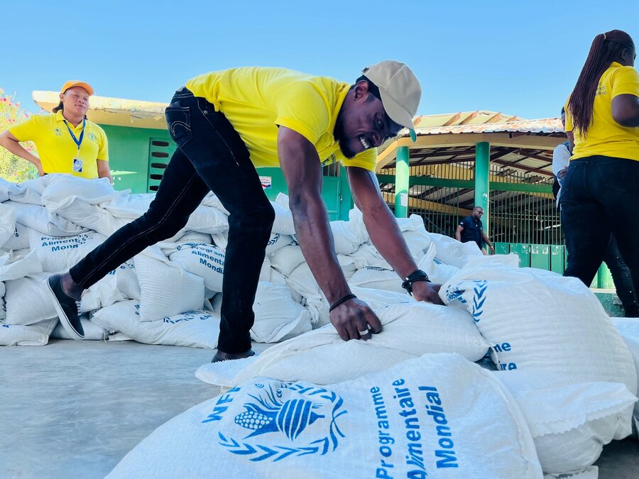 WFP distribution in Cite Soleil