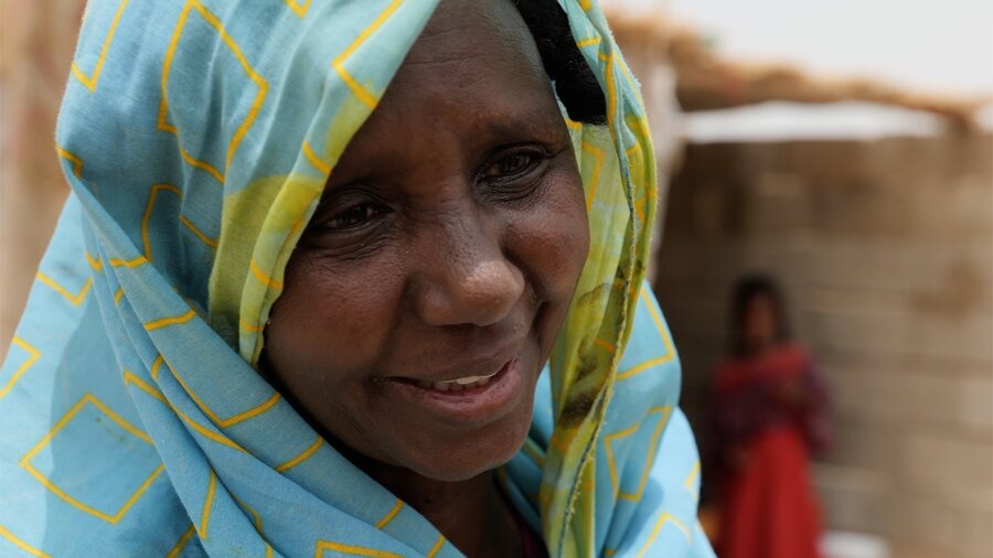 Amna Yousif and her family have pitched a tent in an abandoned lot in Port Sudan. She misses her village and better times without hunger. Photo: WFP/Jonathan Dumont