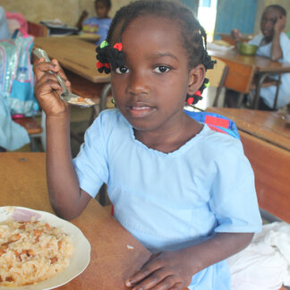 School meals served to children in the break before class based in local products. Photo:WFP/Jorcilina Correia
