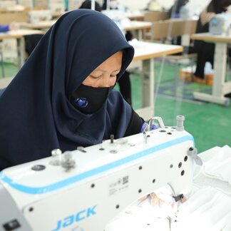 WFP also supports various livelihood activities for refugees, fostering self-reliance by generating income for their families throughout their stay in Iran. Photo: WFP / Neda Mobarra.